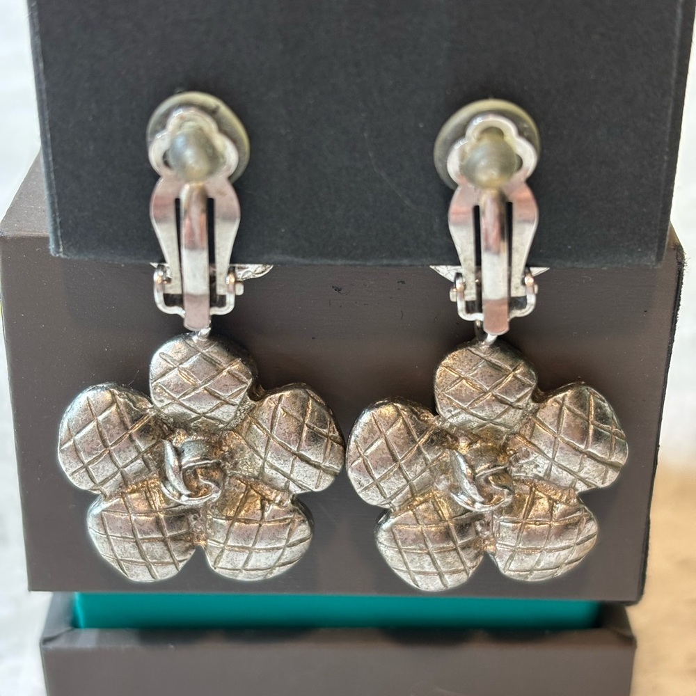 CHANEL Vintage Camellia Drop Clip-On Earrings COA - Picture 4 of 8
